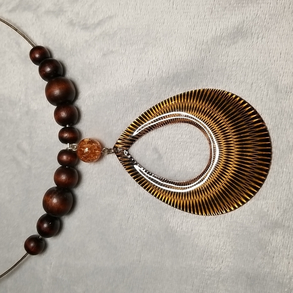 Brown and Gold Choker and Earrings - Picture 4 of 5